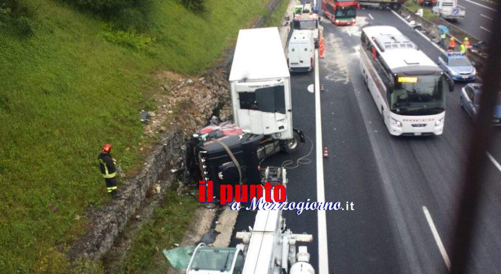 Incidente Stradale Mortale In A1 Tra Cassino E Pontecorvo, Un Morto E 9 ...