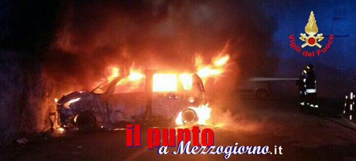 Tre auto distrutte da incendio a Gaeta. Indagini in corso