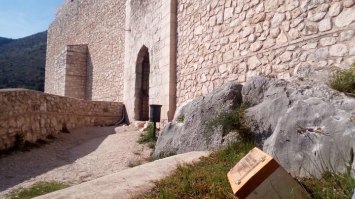 Il maltempo non scoraggia i visitatori, successo per l’apertura della Rocca Janula