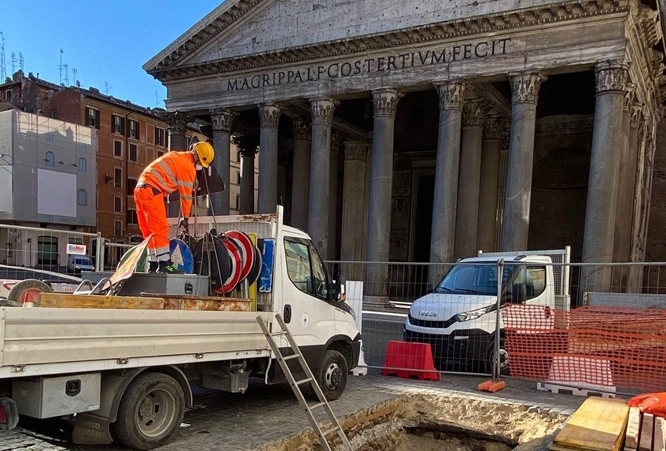 Pantheon. Archeologia urbana e tutela. Ritorna alla luce la pavimentazione Adrianea.