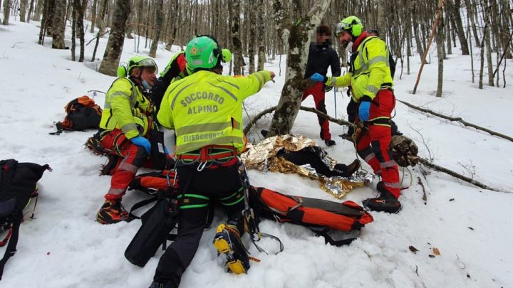 Scivola durante un’escursione sul Monte Gemma, 50enne soccorso dal Cnsas