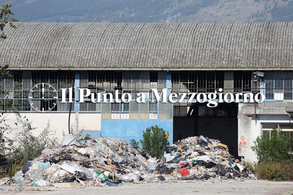 Tir carico di rifiuti li abbandona in ex fabbrica della zona industriale di Cassino