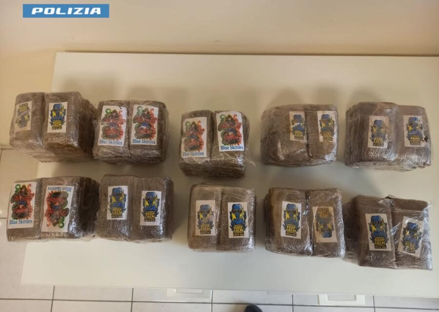 Dici chili di droga nel portabagagli, la polizia di Cassino arresta 2 persone