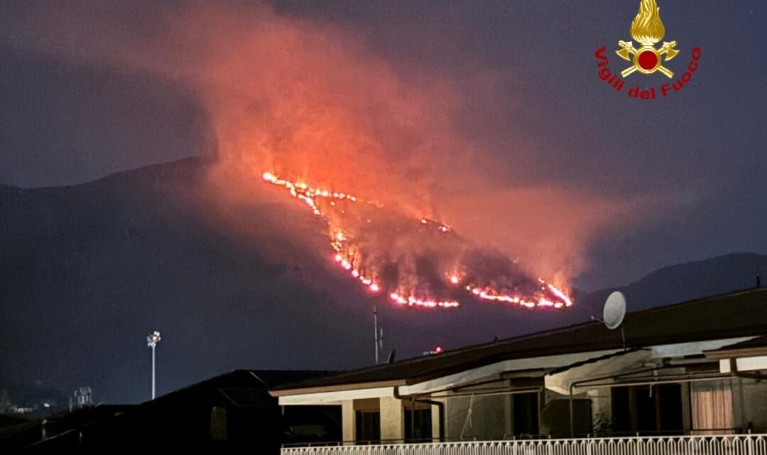 Emergenza incendi, 17 roghi attivi nel frusinate, vigili del fuoco anche da Viterbo