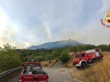 Vasto incendio sulla montagna a San Pietro Infine, due Canadair in azione