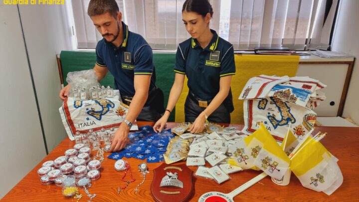 Giubileo a Roma, il “mercato del falso” si prepara al grande business, sequestrati 100mila pezzi di merce artefatta