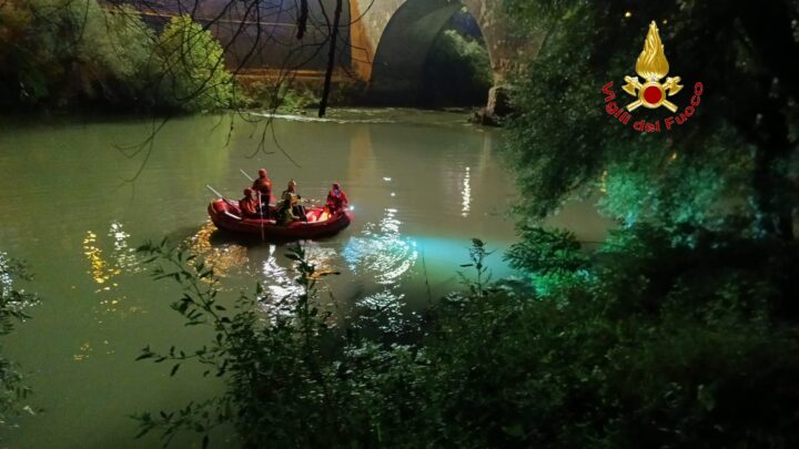 Si getta dal ponte Romano nel Volturno, ricerche in corso a Capua