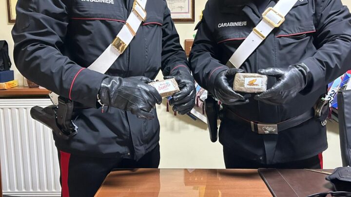 San Pietro Infine – Trasportavano in auto cinque panetti di hashis, arrestati dai carabinieri