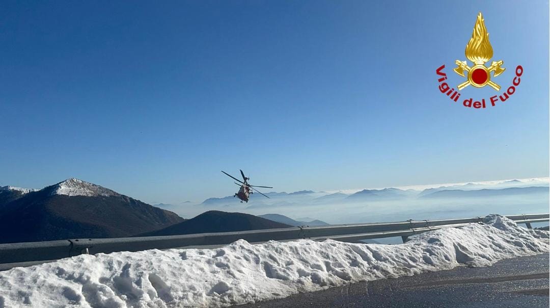 Campocatino – Cade in un burrone durante un’escursione in montagna, salvata dai vigili del fuoco con l’elicottero