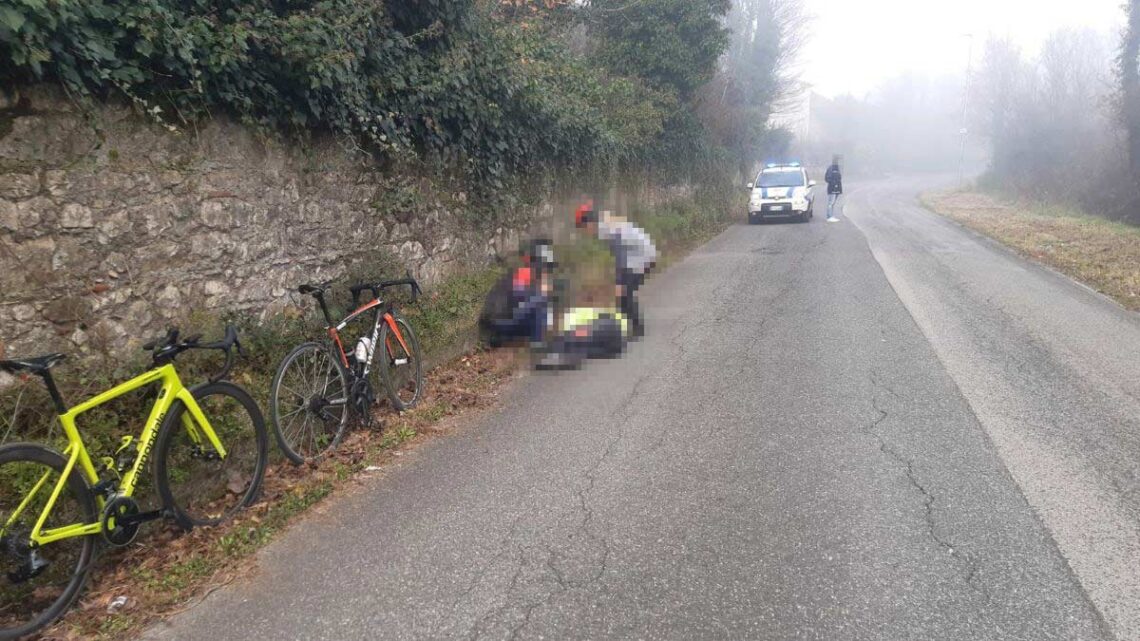 Ciclista cade sulla strada per Caira, soccorso dalla polizia locale e dai sanitari del 118