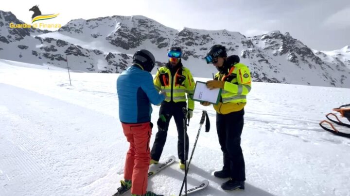 Sciava “sul nero” e percepiva anche reddito di cittadinanza, denunciato maestro di sci